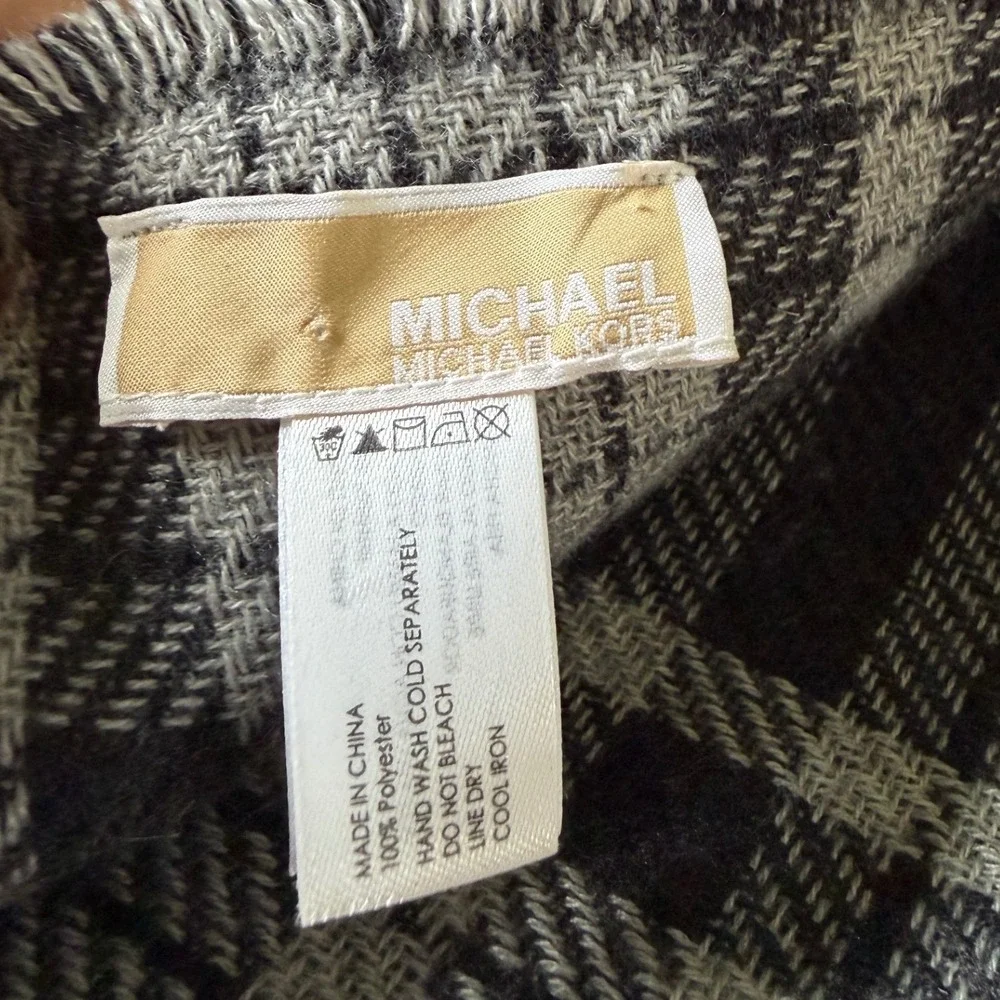 Michael Kors Reversible Scarf Grey Black MK Monogram Logo‎ Plaid Fringe Wrap